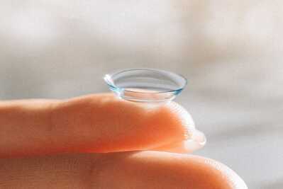 Čo je biofilm na povrchu kontaktných šošoviek?