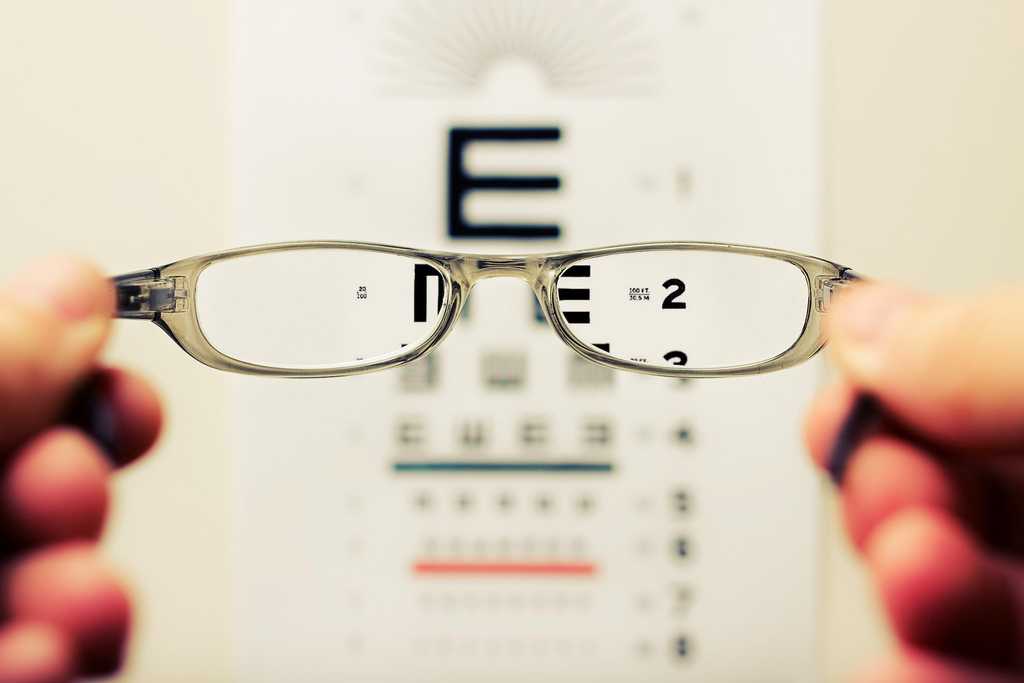 okuliare najpouzivanejsia pomocka na korekciu a ochranu zraku